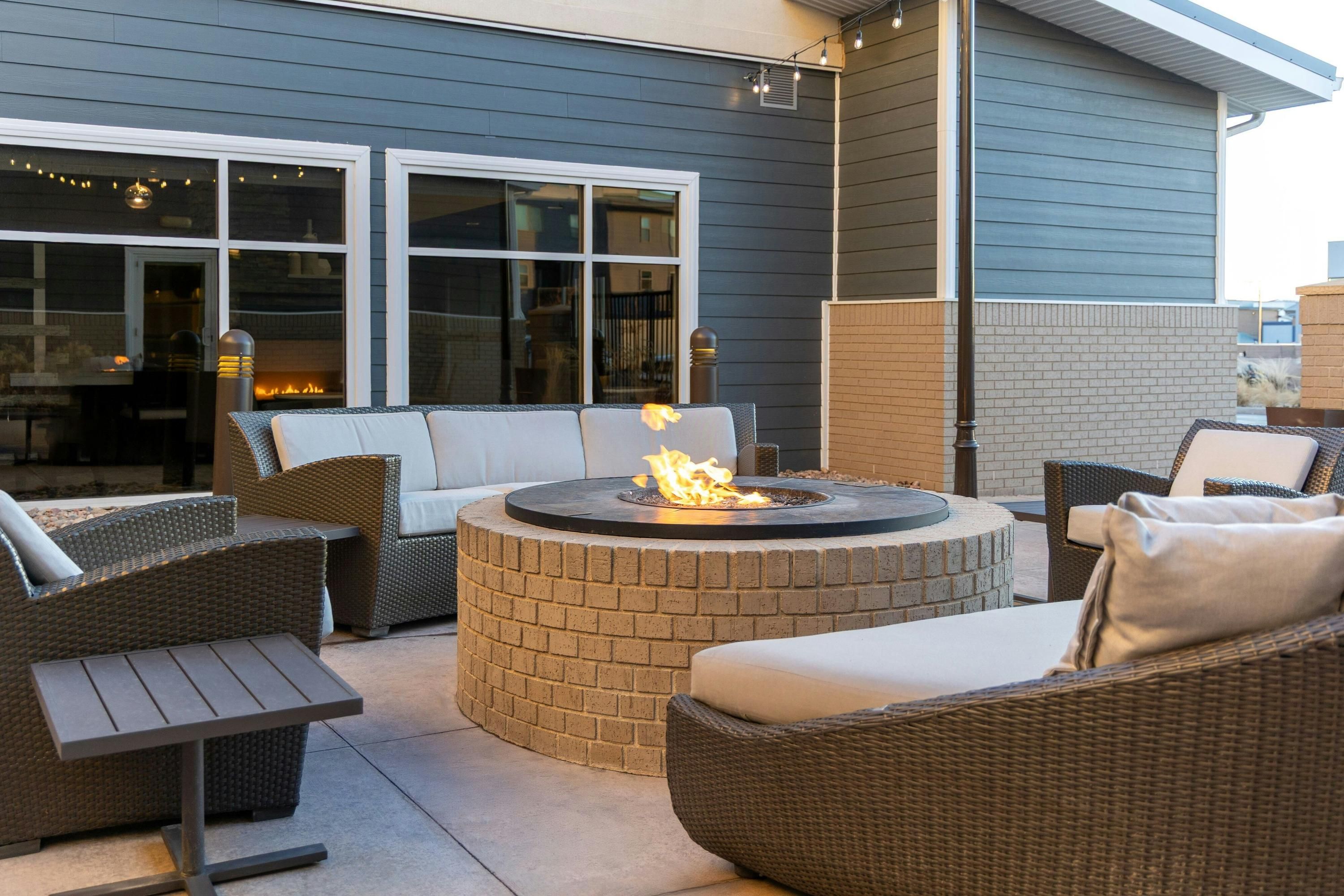 Residence Inn by Marriott Denver Central Park - דנבר - פטיו