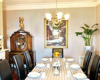 Balmoral House Bed & Breakfast - סנט ג'ונס - חדר אוכל