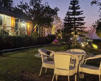 Vatika Resorts Cottages - Shimla - Patio