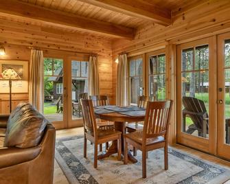 Metolius River Resort Cabin 12 Luxurious cabin on the Metolius River & fireplace - Camp Sherman - Comedor
