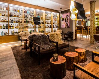 Best Western Plus iO Hotel - Schwalbach am Taunus - Bar