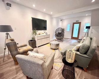 Mode Cottage - Lytham St. Annes - Living room