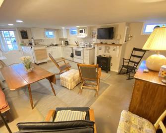 The Rosalie at Clover Hill Farm - Crozier - Living room