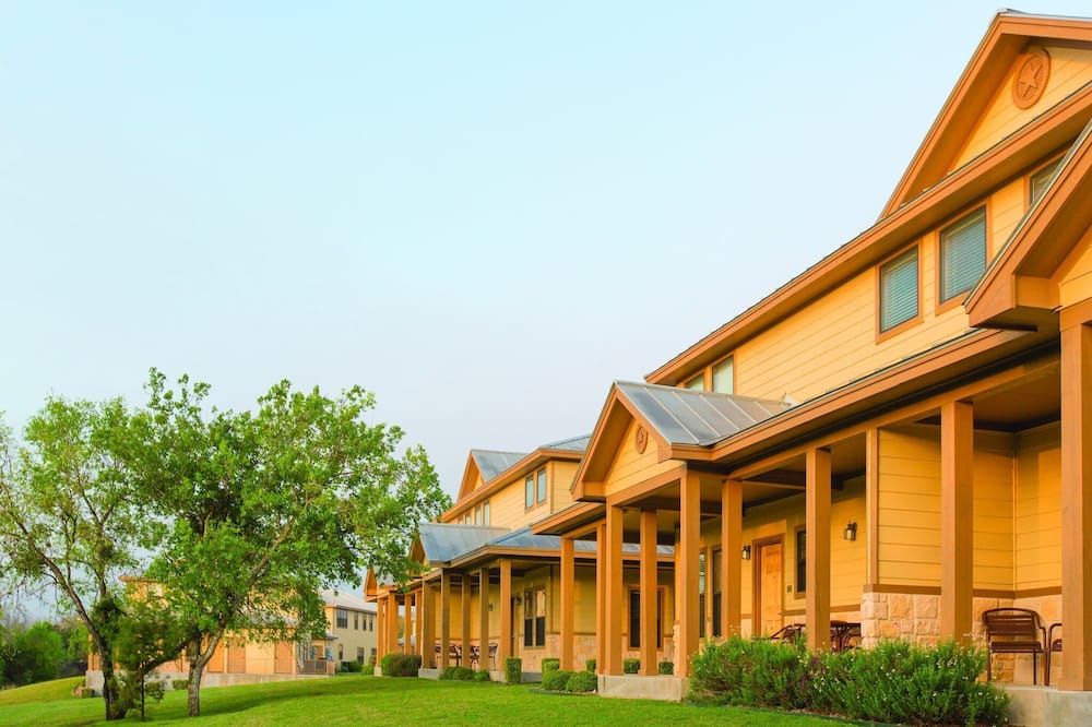 Beautiful resort in the heart of it all! - New Braunfels - Building