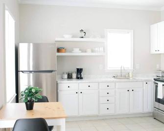 Tranquil Escape | 1BR Gem in Cottage Hill - Montgomery - Kitchen