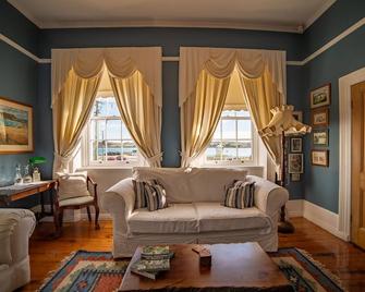 Poet's Cottage Stanley - Stanley - Living room