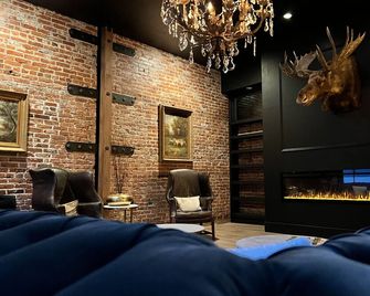 The Linden Lofts at Albertini’s- Downtown Luxury Lofts #3 - Wallace - Lounge