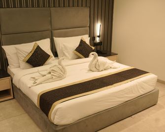 Crown Park Luxury Hotel - Bhīlwāra