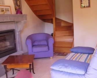 Country Cottage / Gite - Pontgibaud - Saint-Pierre-le-Chastel - Sala de estar