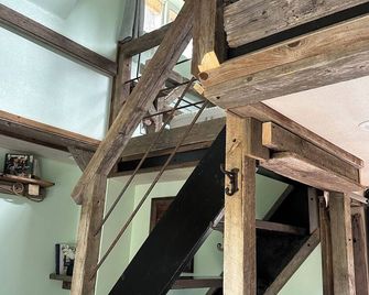 Cozy Cabin Retreat in Spirit Lake- Your Getaway to Adventure! - Spirit Lake - Stairs