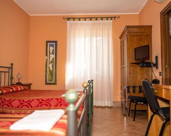 Agriturismo l'Ovile - Borgo San Michele - Bedroom
