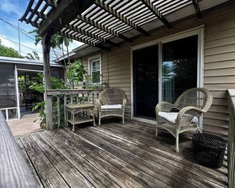 Blue Jay Cottage - Enid