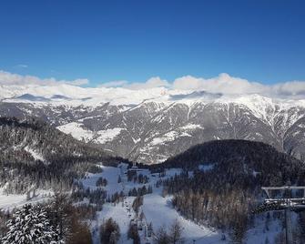 Wonderful view of the Brenta Dolomites, large living room to relax - Madonna di Campiglio - Widok na zewnątrz