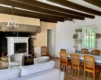 La bergerie de la Seignerie de Trémohar, an enchanting setting 15 minutes from the beach - Berric - Comedor