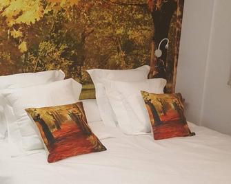 Apartments In The Center Of Ezcaray, La Rioja, With Hotel Service - Ezcaray - Bedroom