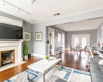 Charming 4br Duplex In Oak Lawn Private Backyard - Dallas - Sala de estar