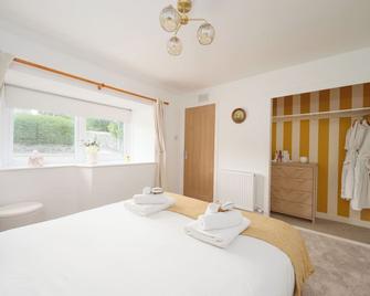 Hideaway Cottage W Hot Tub - Portsoy - Bedroom