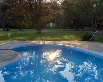 Cedar Falls Motel right next to Petit Jean State Park! - Morrilton - Piscina