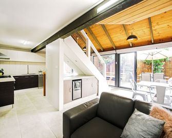 The Junction Boutique Apartment - Echuca - Living room