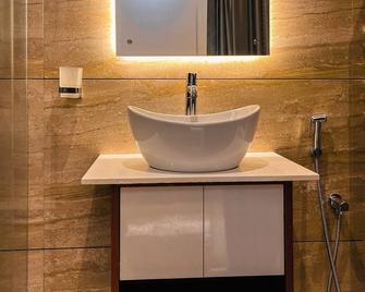 Bbc Luxury Apartments - Perintalmanna - Baño