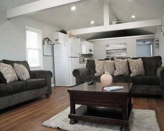 Charming one-bedroom house with a king size with AC and WiFi in enjoyable Wabash - Wabash