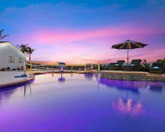 Immaculate 5BR Micro Resort with Heated Pool & Spa - San Diego - Uima-allas