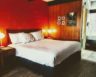 Starved Rock Motor Inn Travelodge by Wyndham - Streator - Bedroom