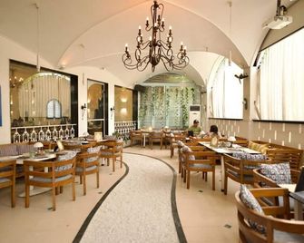 Status Club Resort - Kanpur - Restaurant