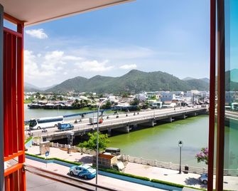 Moonlight Bay Hotel & Apartment - Nha Trang - Balcón