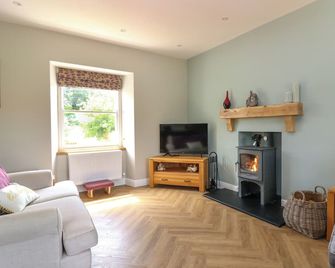 ASHLEA, pet friendly, with open fire in Lauder - Lauder - Huiskamer