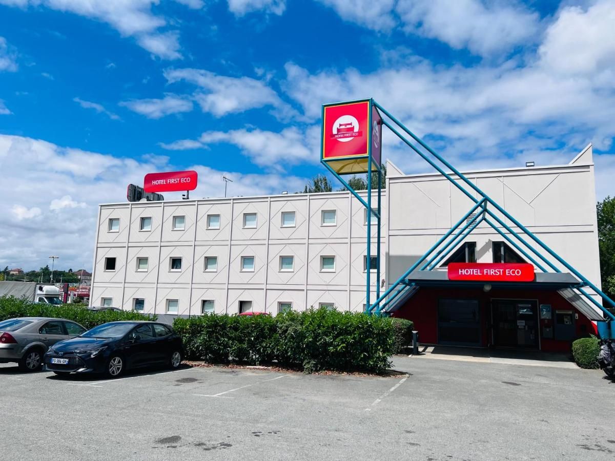 Hotel First Eco Savigny Villemoisson Centre Commercial Carrefour thumbnail 2