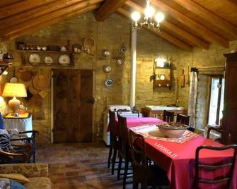 Romantic house in the woods - lafossa.eu - Vetto - Restaurante