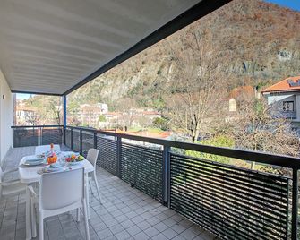 Magnolia, Laveno Mombello, Italy - Laveno-Mombello - Balcon