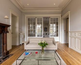 La Villa Beaupeyrat - Apparthôtels de charme dans bâtisse de caractère - Limoges - Living room