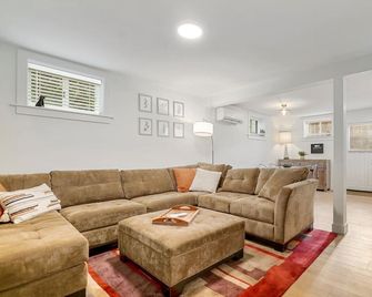 Large Private Apartment. One block to Burke Gilman & Bus. .5M to Children's - Seattle - Salon