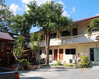 Ratchaphruek Resort - Lop Buri