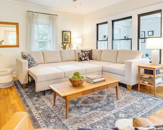 Country Home Near Eiu And Lake Charleston! - Charleston - Living room