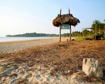 Arugam Bay Surfing Resort - Arugam - Beach