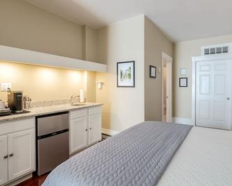 Downtown Guest Suite on Saint Clair - Frankfort - Bedroom