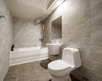 Hotel Remi - Seoul - Bathroom