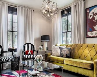 The Liberty House Of Old Town Designer Home - Alexandria - Living room