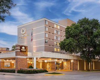 DoubleTree by Hilton Madison Downtown - Madison - Building
