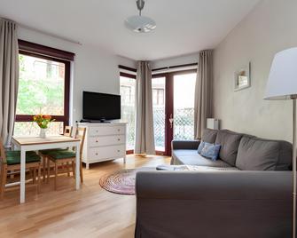 Town Hall Apartments - Budapest - Living room