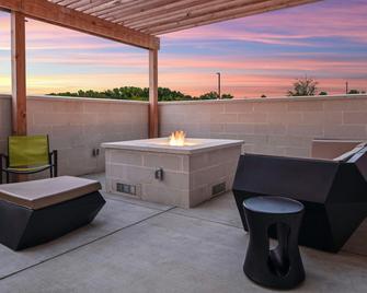 SpringHill Suites by Marriott Charlotte Airport Lake Pointe - Charlotte - Balcón