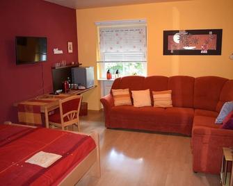 Gästezimmer Leonore - Kelberg - Living room