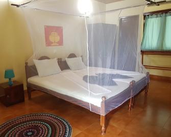Nilaveli Crystal Blue Hotel - Nilaveli - Bedroom