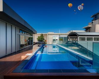 Tribeca Serviced Apartments - Melbourne - Pool