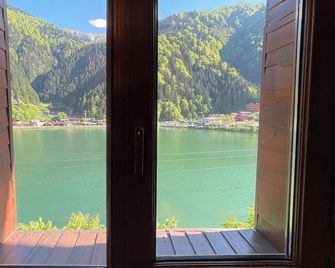 Ozkan Hotel - Uzungöl - Balkon
