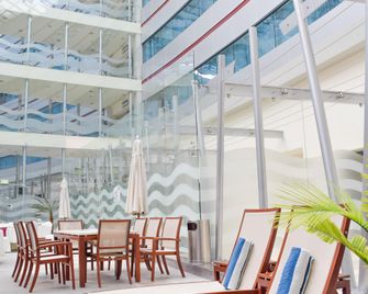 Crowne Plaza Leon By IHG - לאון - בריכה