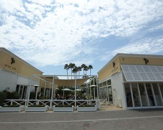 Pavilion Hotel - Avalon - Building